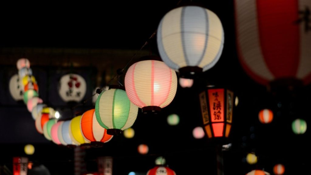 どうしてお盆に踊るの？仏教と関係がある？