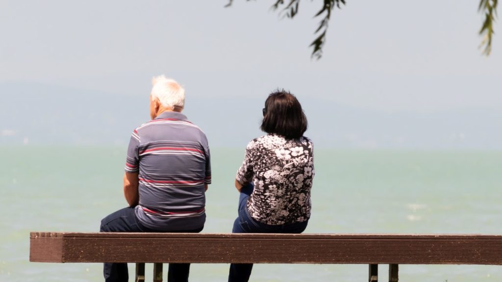 なぜ日本だけ？世界に「敬老の日」はあるの？